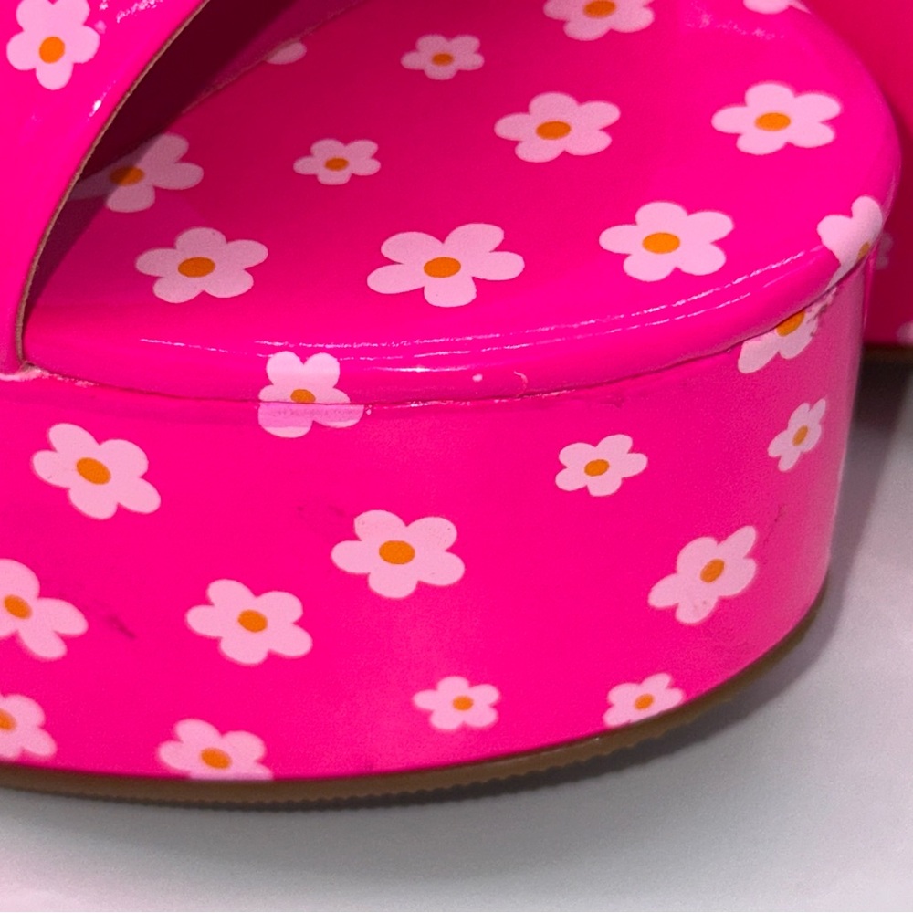 NWB Wild Pair Melbourne Bright Pink Floral Daisy Platforms Sandals - Size: 10 - Picture 5 of 15